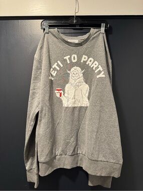 Old Navy Yeti To Party Sweatshirt XL Gray Graphic Crewneck Holiday Pullover